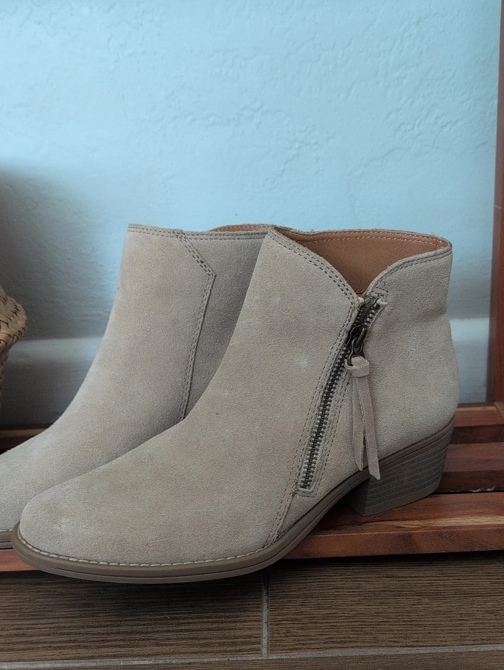 White Mountain Macy's  Women's Tan Suede Ankle Bootie with Side Zip Size 8